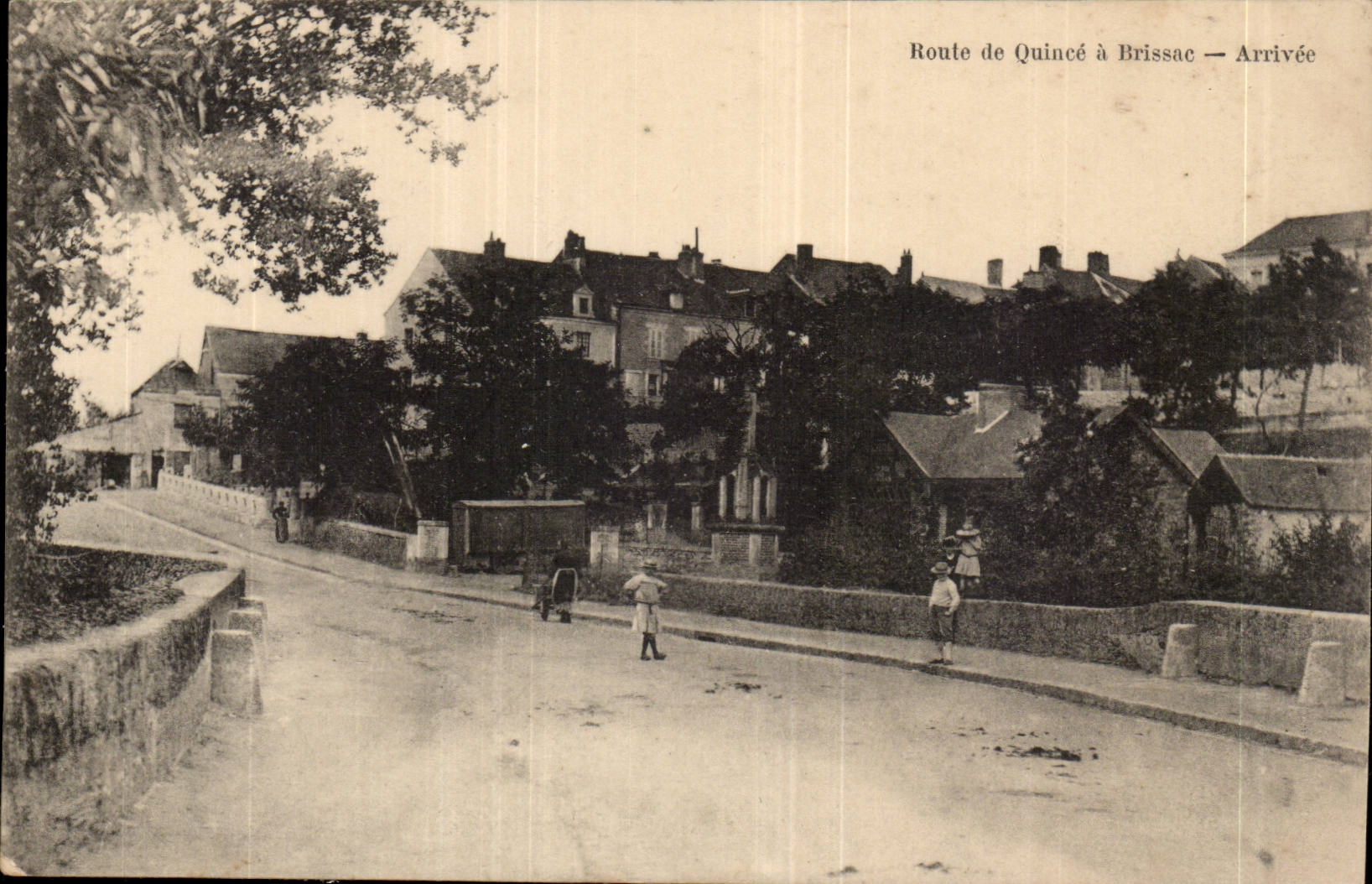 Brissac- Route de Quince a Brissac -CPA