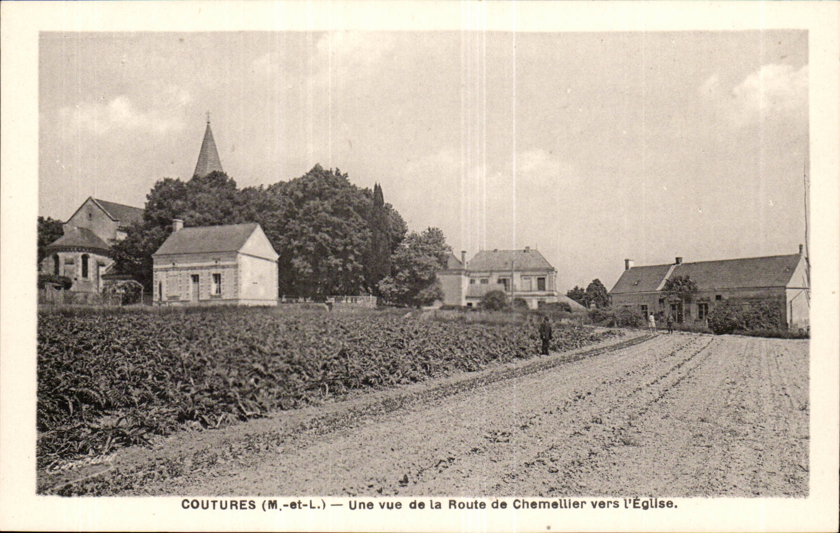 Coutures- Une Vue de la Route de Chemeiller -CPA