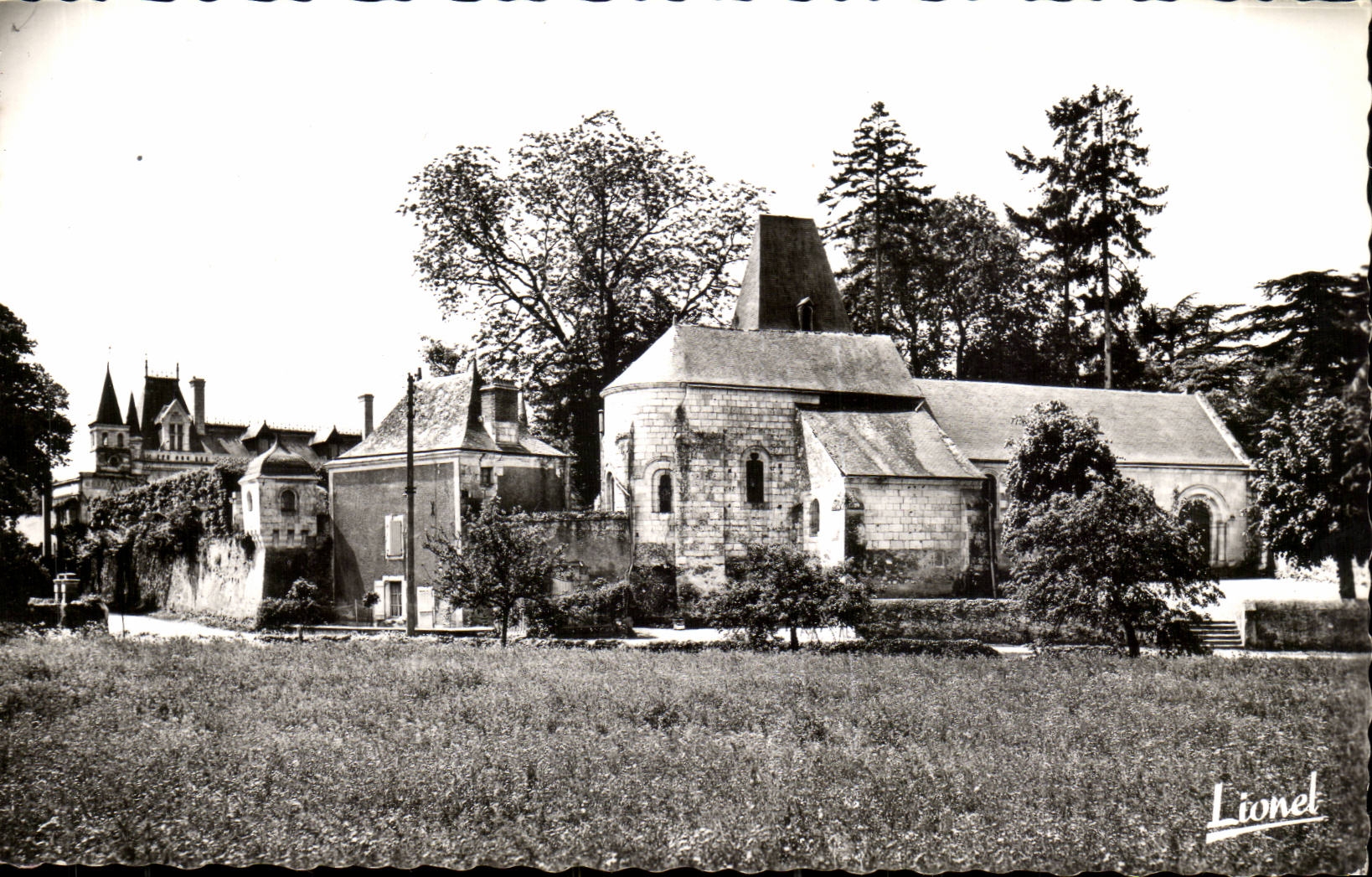Milly-Gennes- L'Eglise et le Chateau- CPA