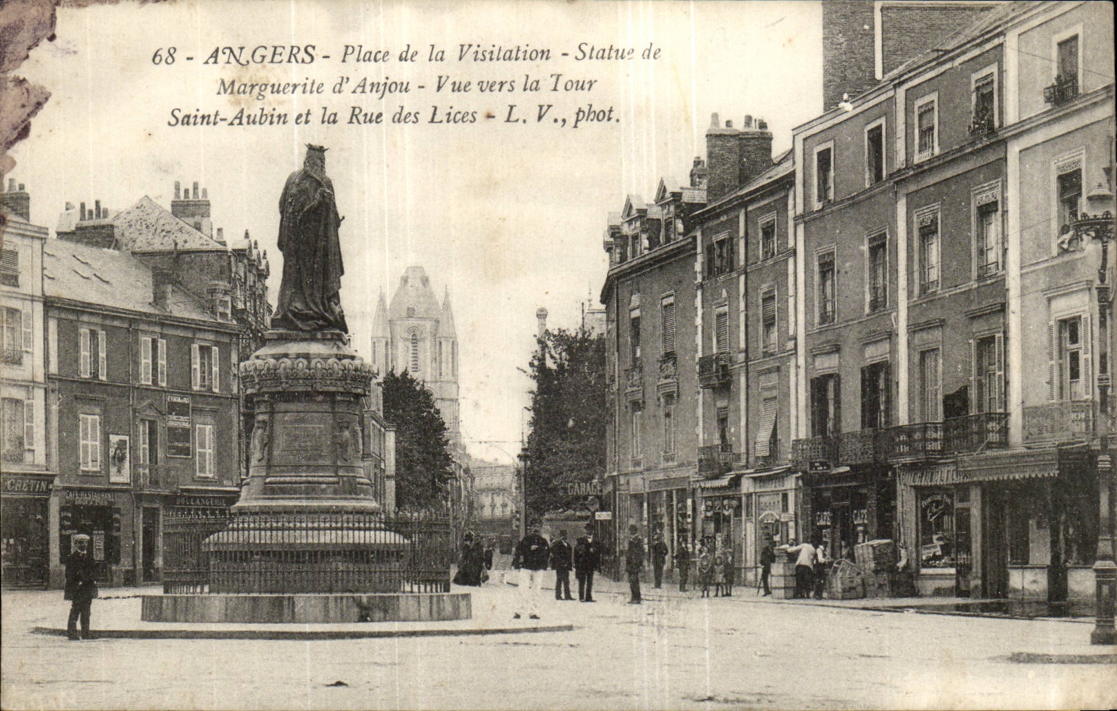 Angers CPA place de la Visitation Statue de Marguerite d'Anjou Vue vers la tour Saint Aubin