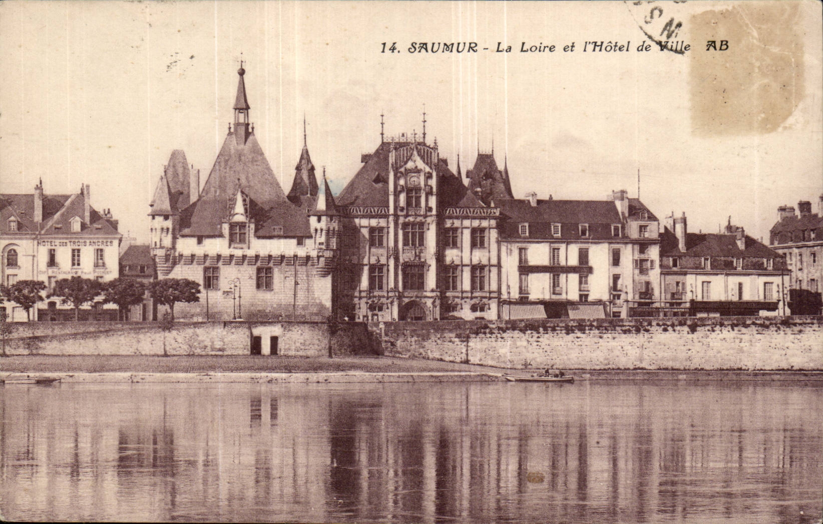 Saumur CPA La Loire et l'hotel de ville