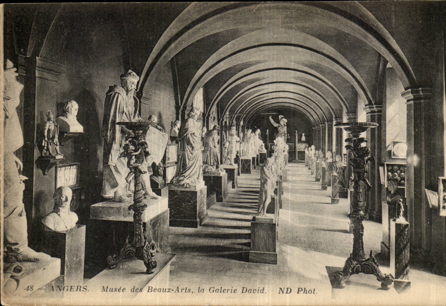 Angers CPA Musee des Beaux Arts Galerie DAvid