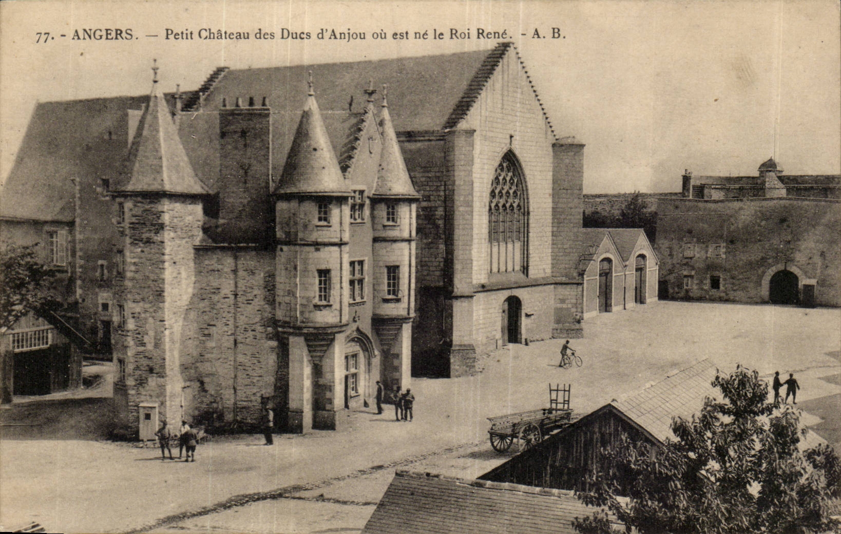 Angers CPA Petit chateau des ducs d'Anjou ou est ne le roi Rene