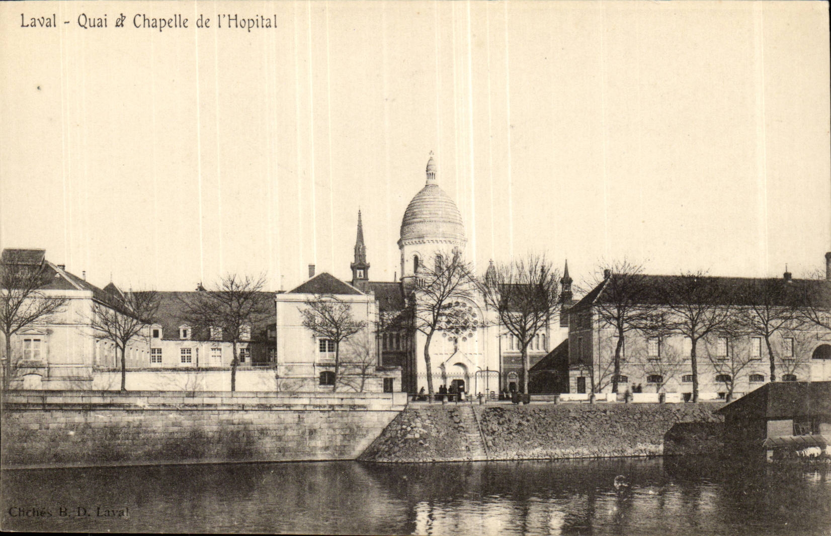 Laval CPA Quai et chapelle de l'hopital