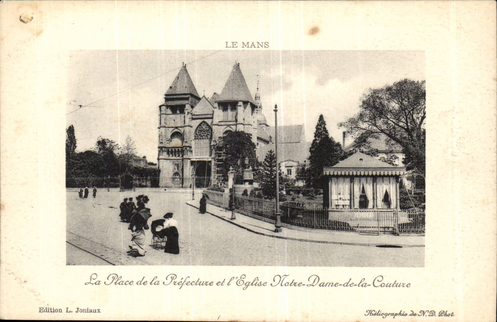 Le Mans CPA La place de la Prefecture et l'eglise Notre Dame de la Couture