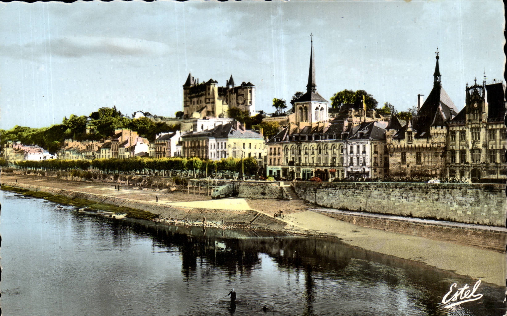 Saumur CPA Chateau fort feodal Eglise et hotel de ville
