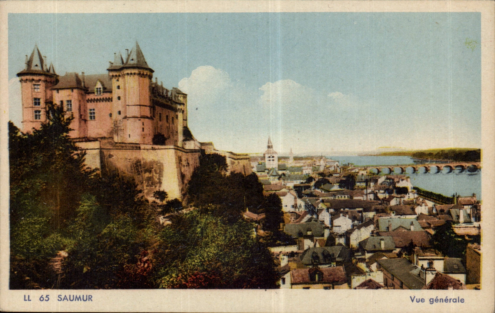 Saumur CPA Chateau fort feodal Vue generale