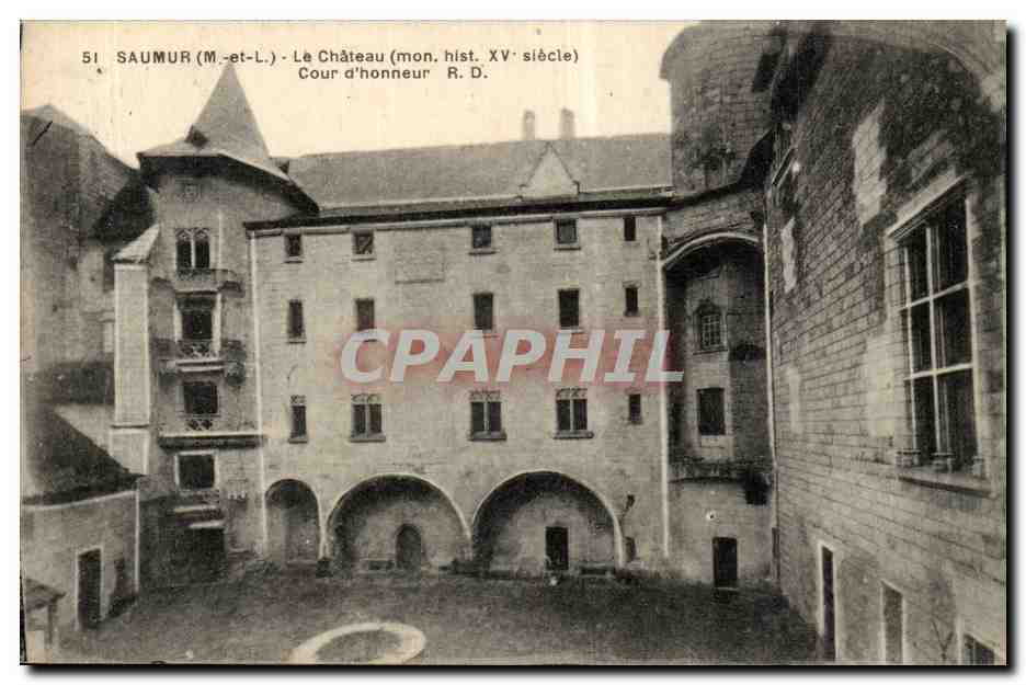 Saumur CPA Le chateau Cour d'honneur