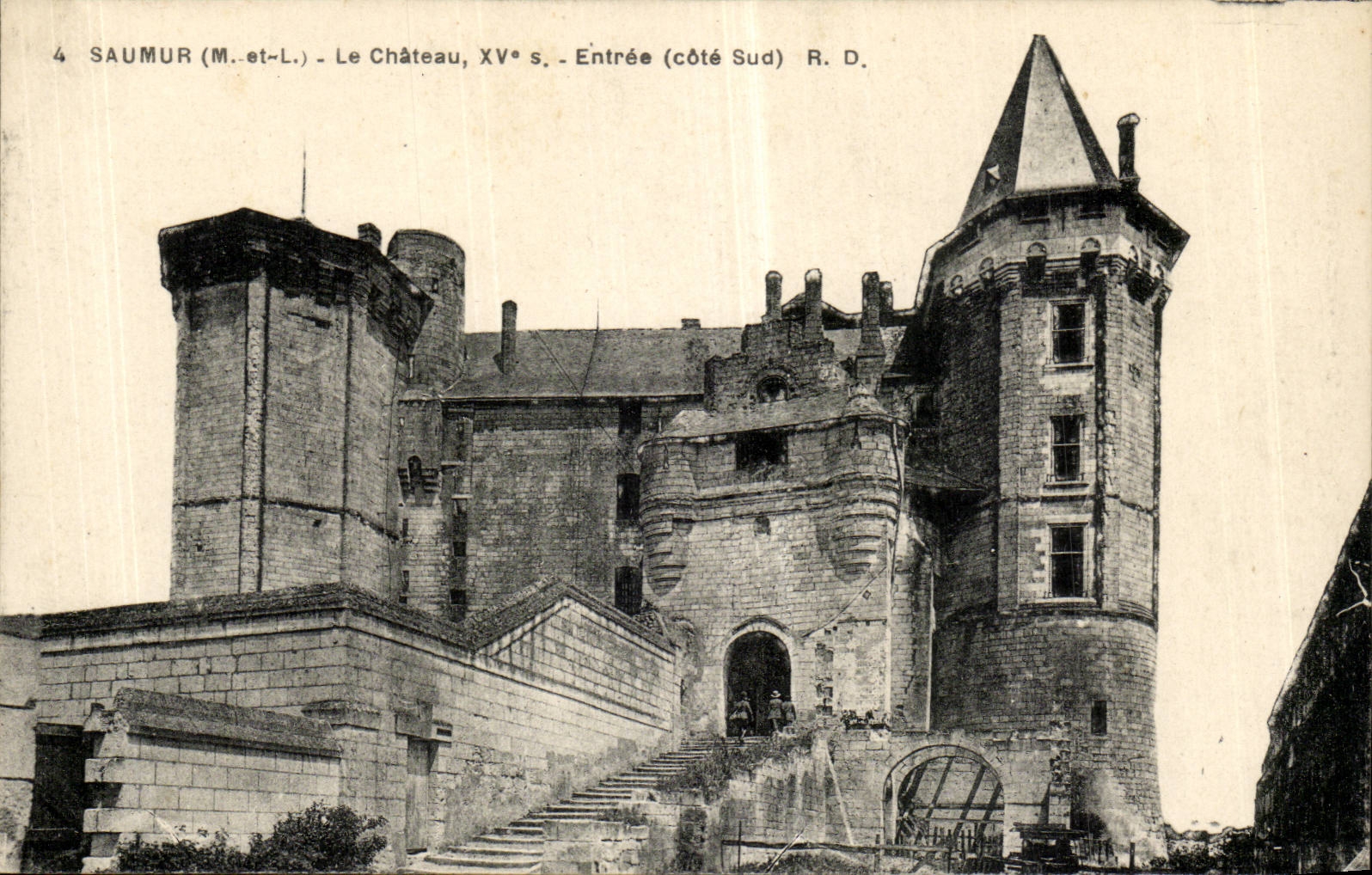 Saumur CPA Le chateau Entree (cote Sud)