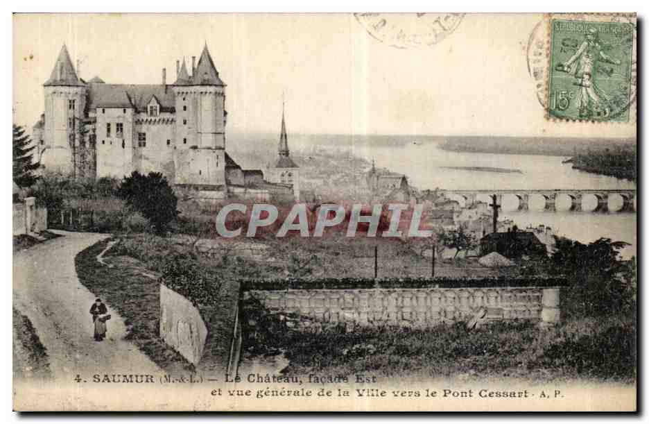 Saumur CPA Le chateau Facade est et vue generale de la ville vers le pont CEssart