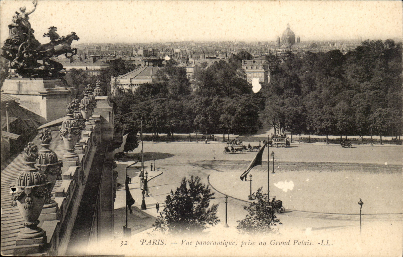 Paris CPA Vue panoramique pris au grand Palais