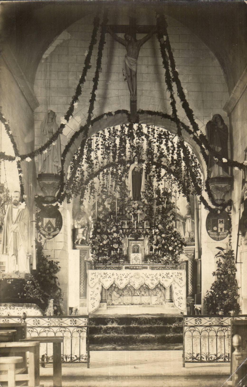 CARTE PHOTO Chenehutte les Tuffeaux Fete Ste Therese Eglise