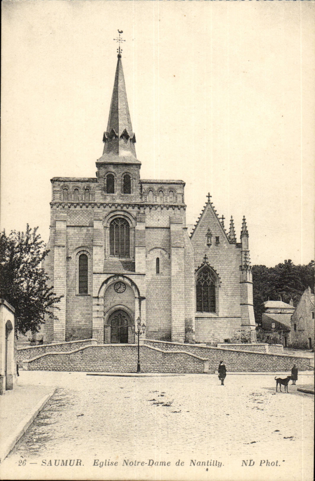 CPA Saumur Eglise Notre Dame de Nantilly