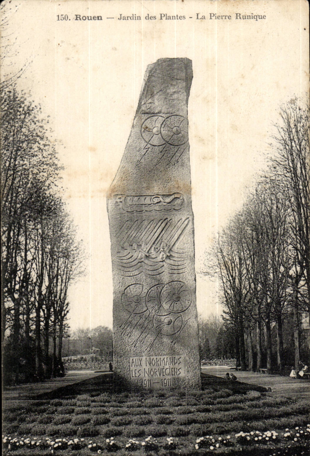 Rouen CPA Jardin des plantes La pierre runique