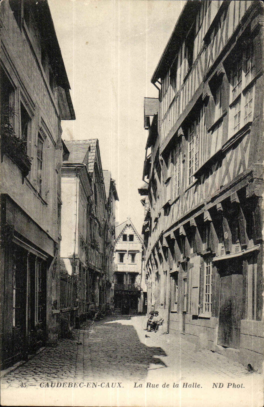 CAudebec en Caux CPA La rue de la Halle