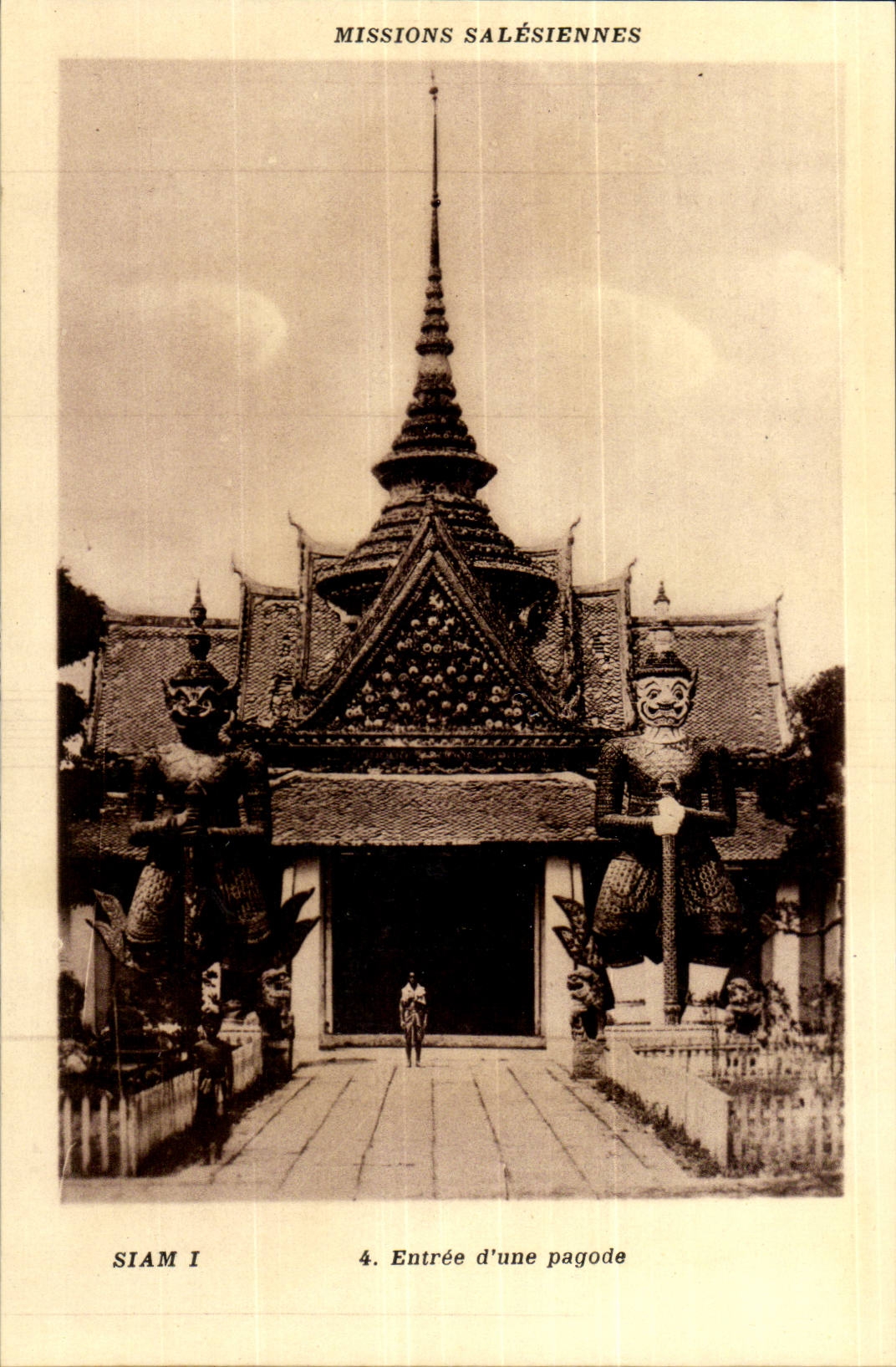 CPA Missions salesiennes Siam Entree d'une pagode (india Inde Thailande Thailand)