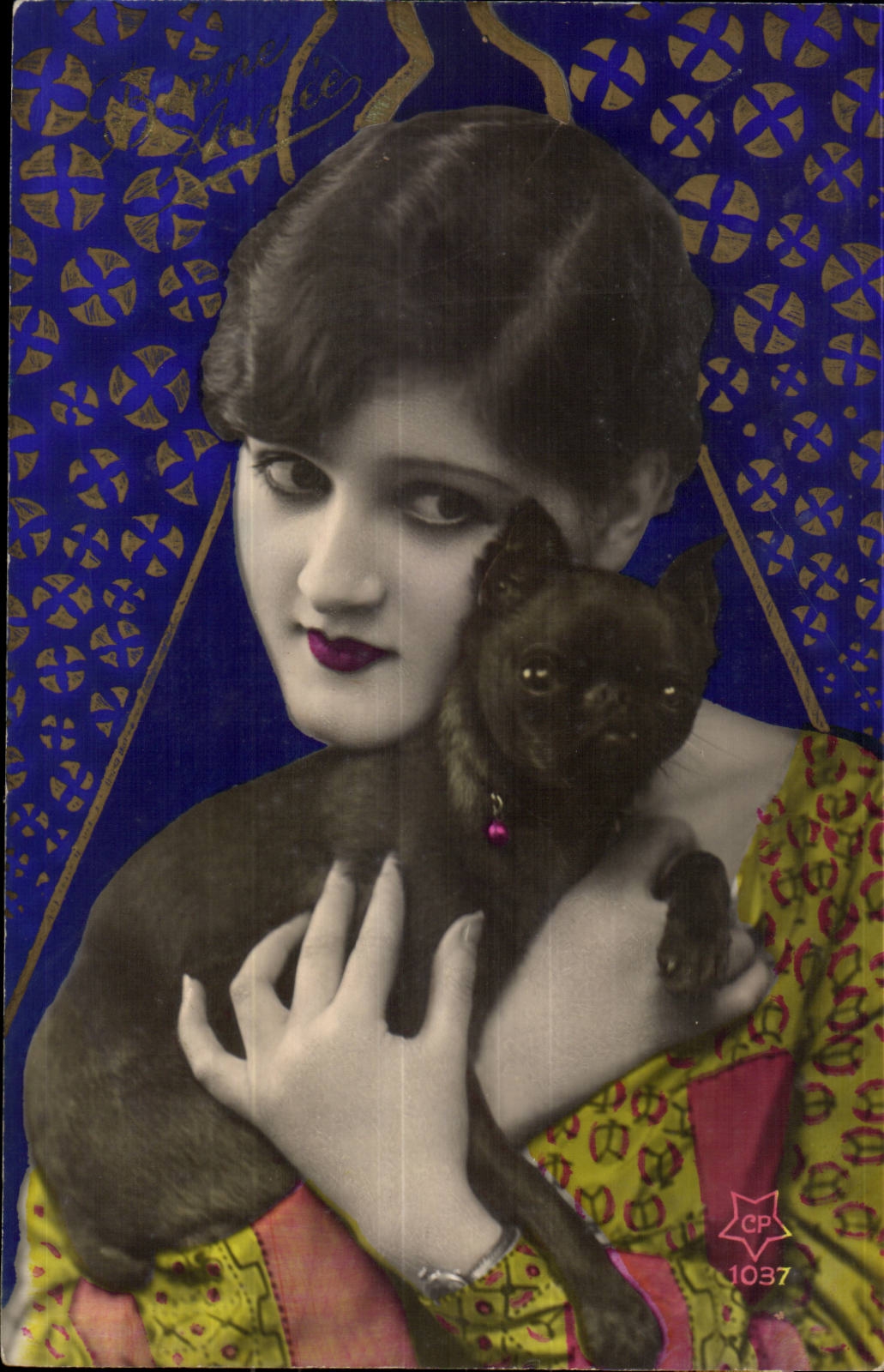 CPA Fantaisie Femme Chein (dog)