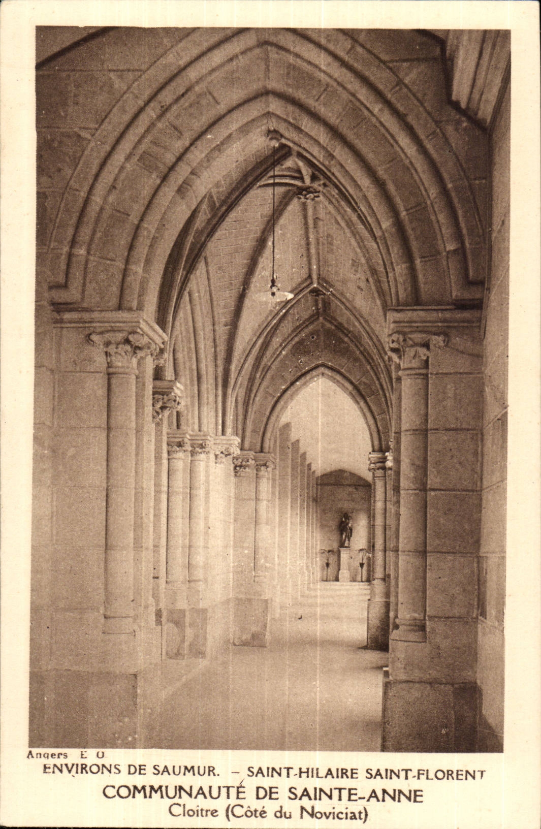 CPA Environs de Saumur Saint Hilaire Saint Florent Communaute de Sainte Anne Cloitre (cote du noviciat)