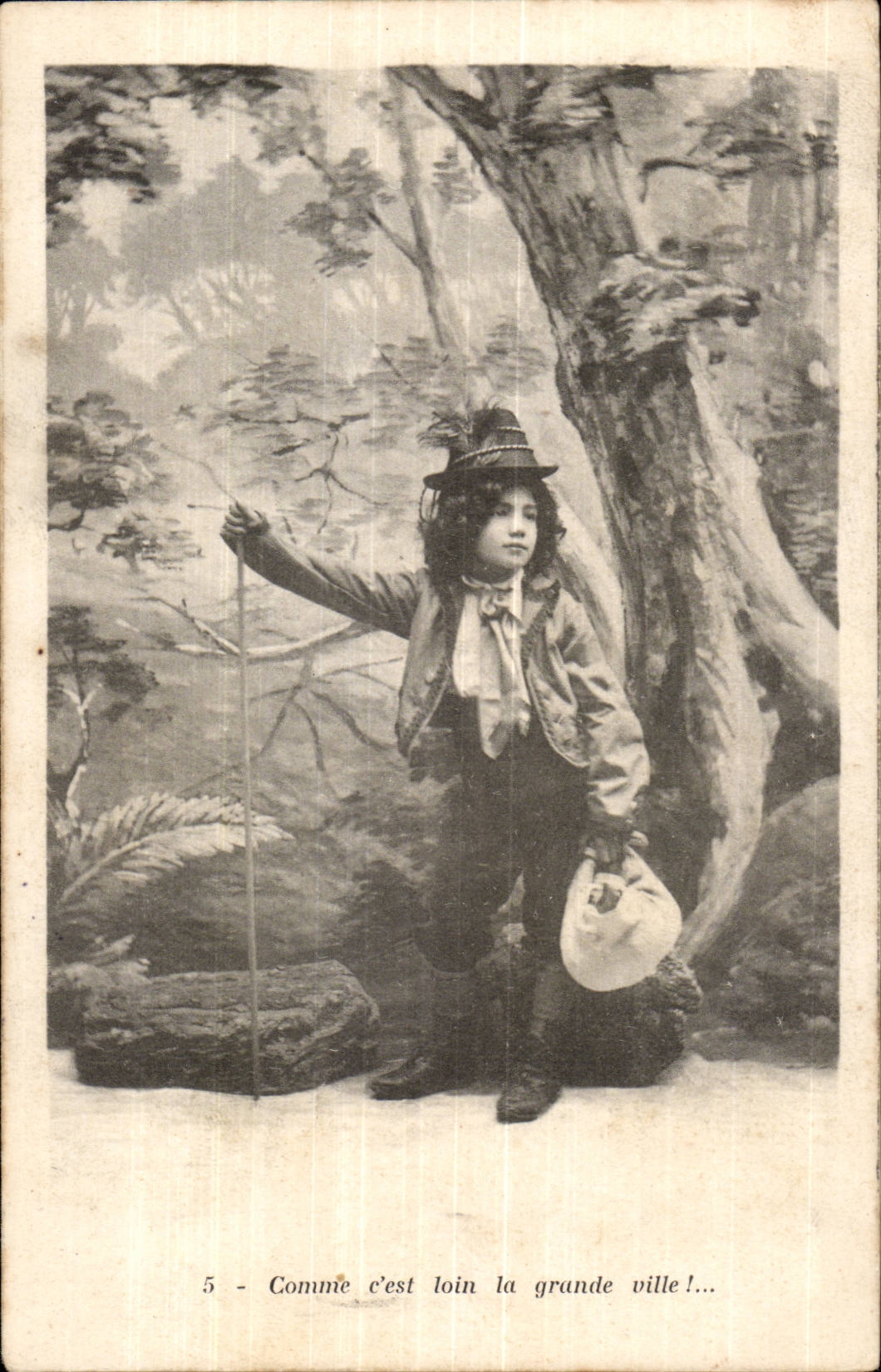 CPA Folklore Comme c'est loin la grande ville (enfant vagabond)