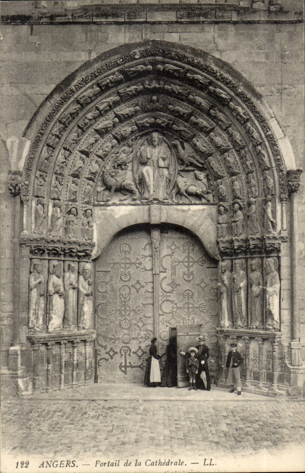 Angers CPA Portail de la cathedrale