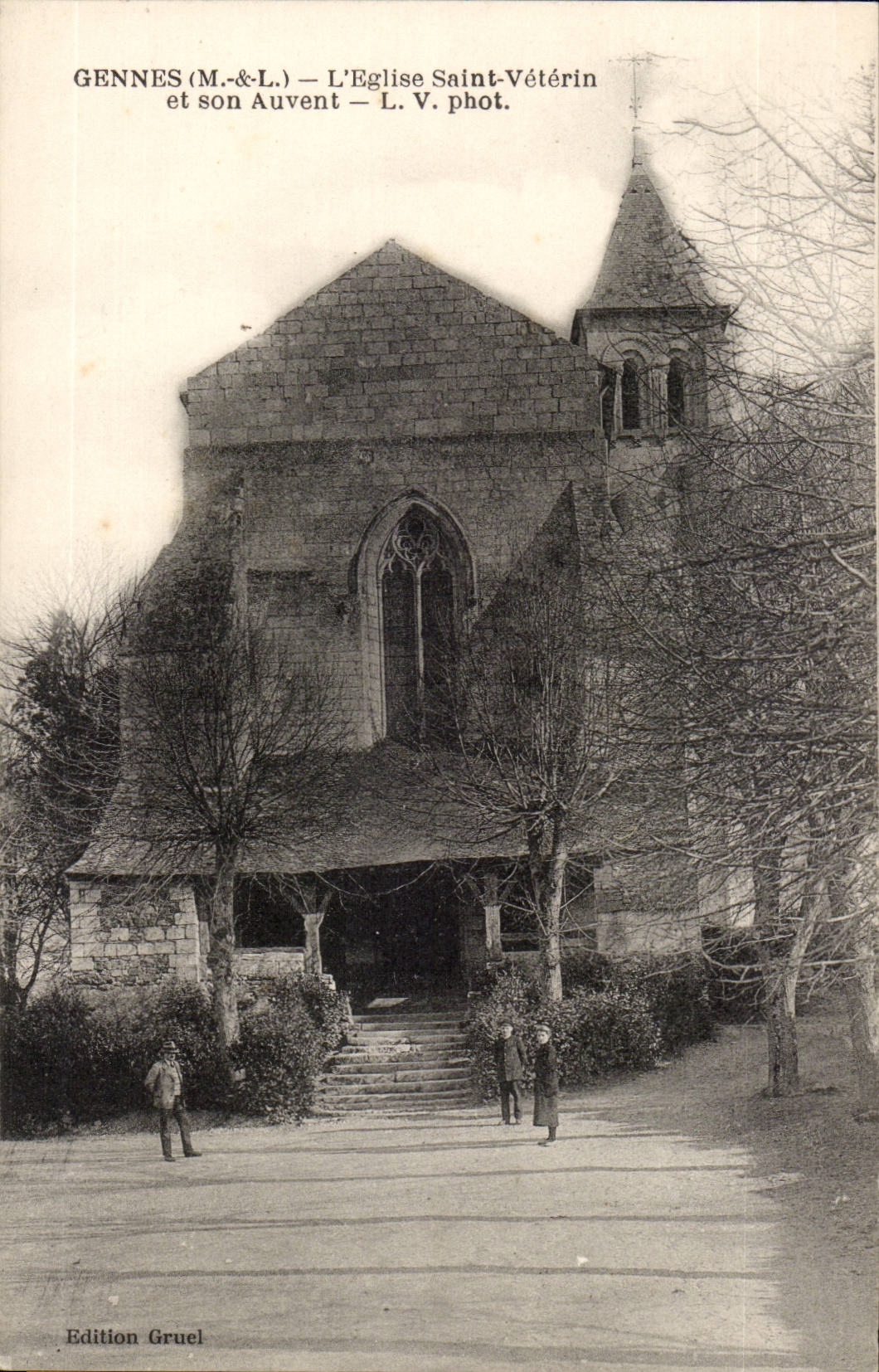 Gennes CPA L'eglise Saint Veterin et son auvent