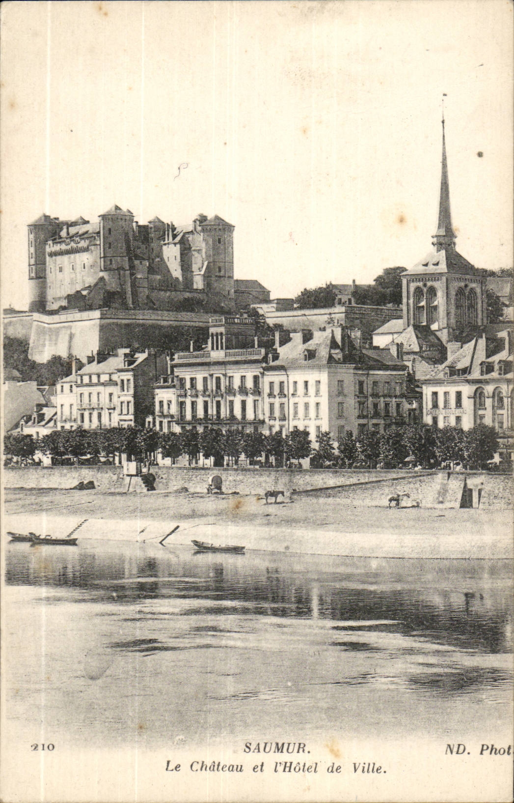 Saumur CPA Le chateau et l'hotel de ville