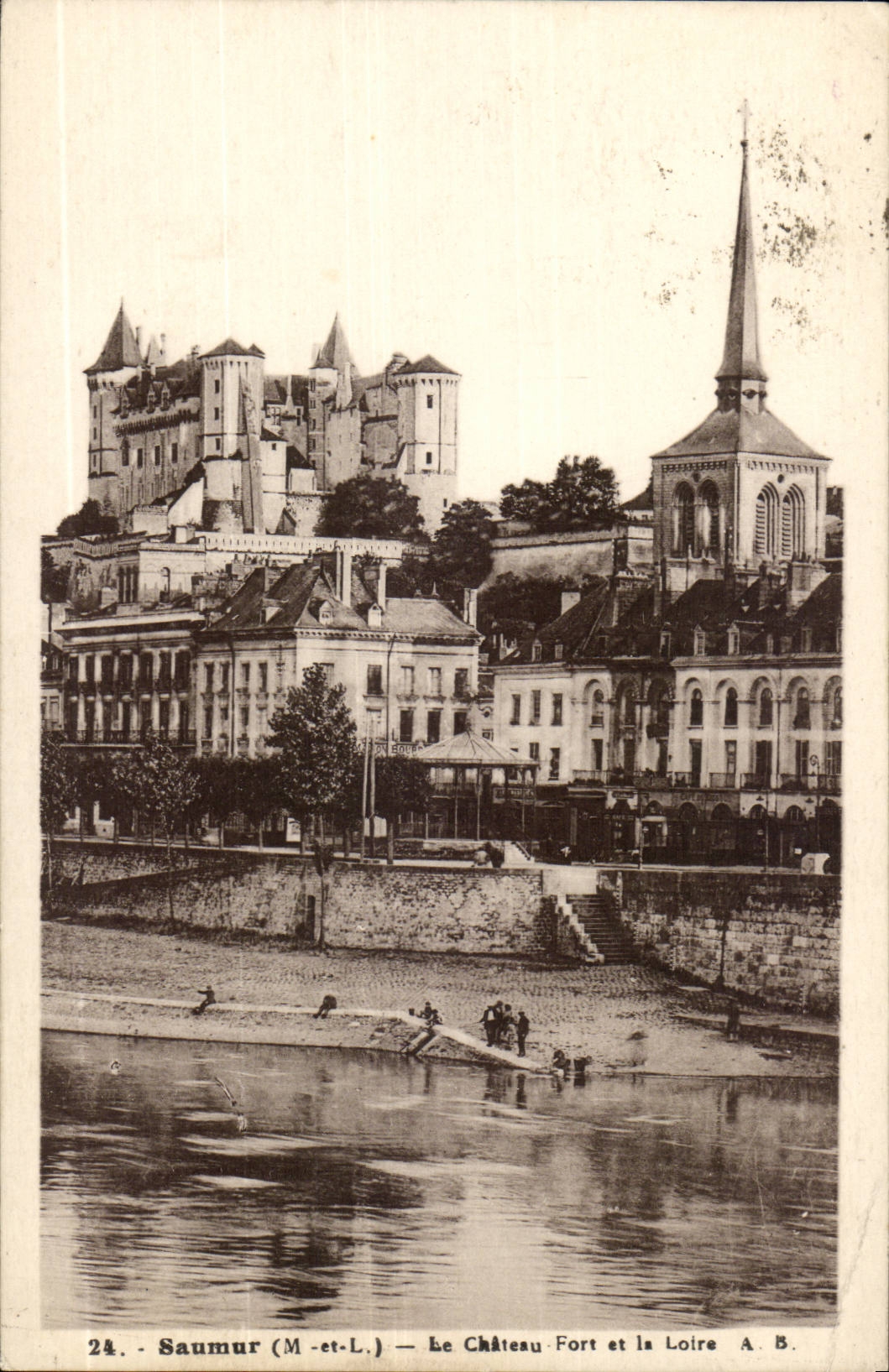Saumur CPA Le chateau Fort et la Loire