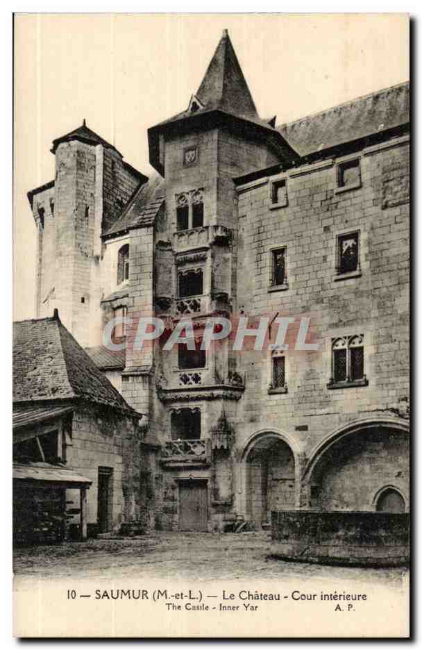 Saumur CPA Le chateau cour interieure