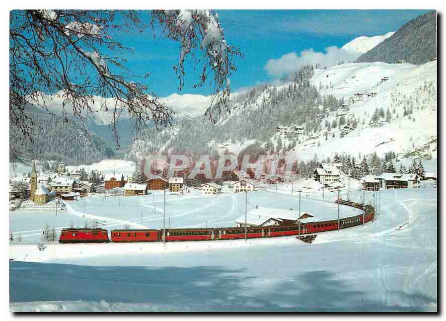 CPM Bergun Bravuogn mit dem Bernina Express der RhB 