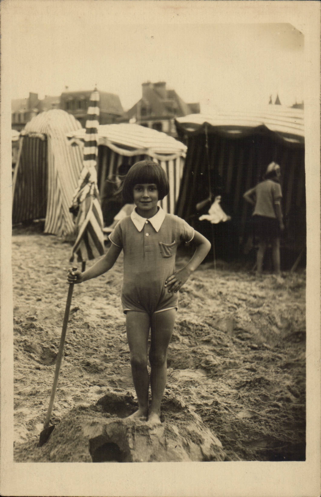 Carte Photo CPA Plage Annees folles Enfant 