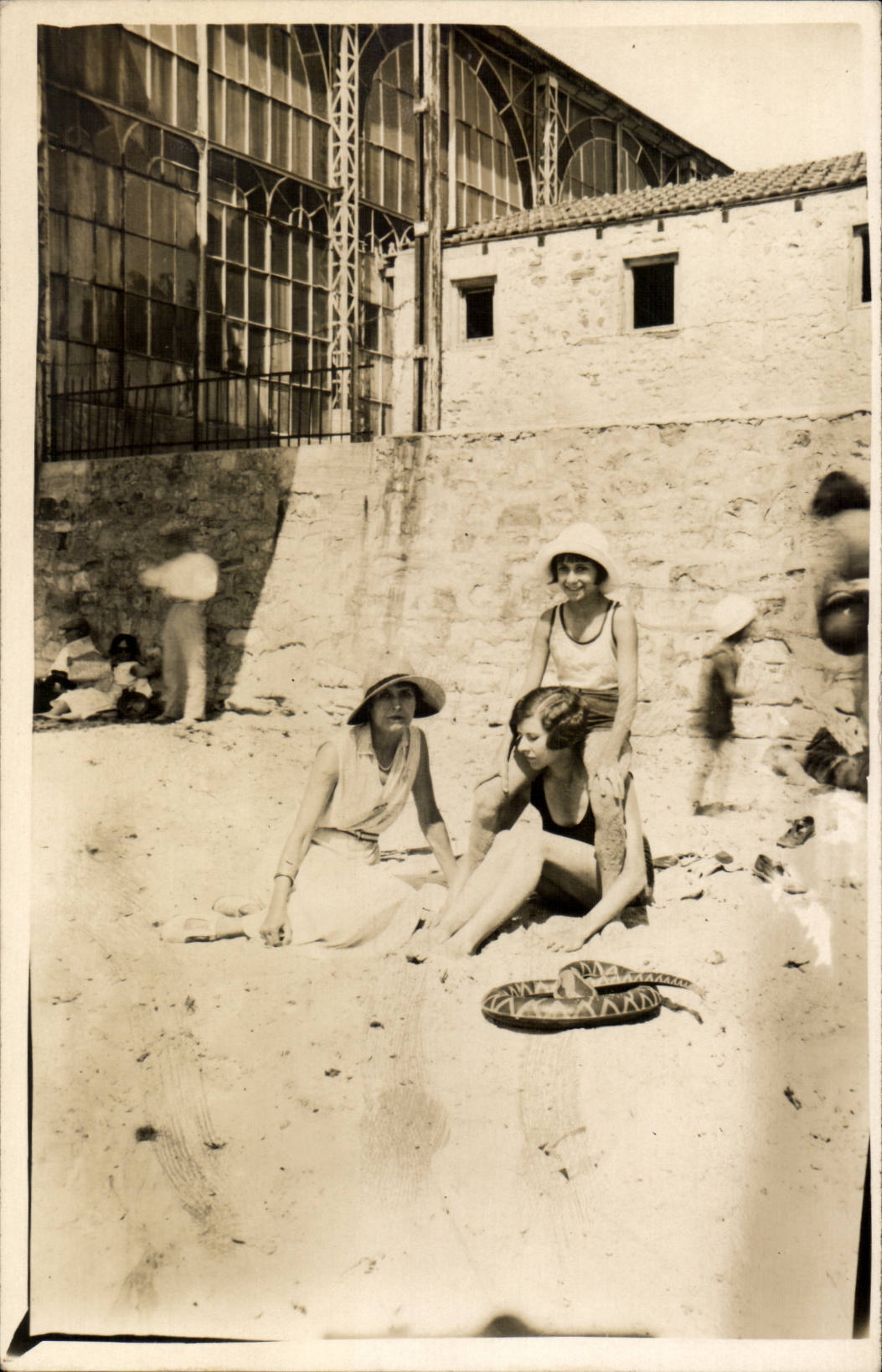 Carte Photo CPA plage enfant Femme Annees folles