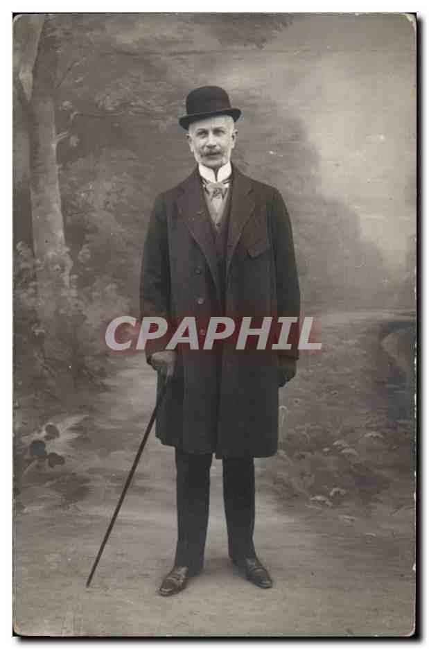 Portrait d'un homme âgé — chapeau melon, manteau et canne — éditeur R. Guildenot, Dreapflag et Cie, Paris