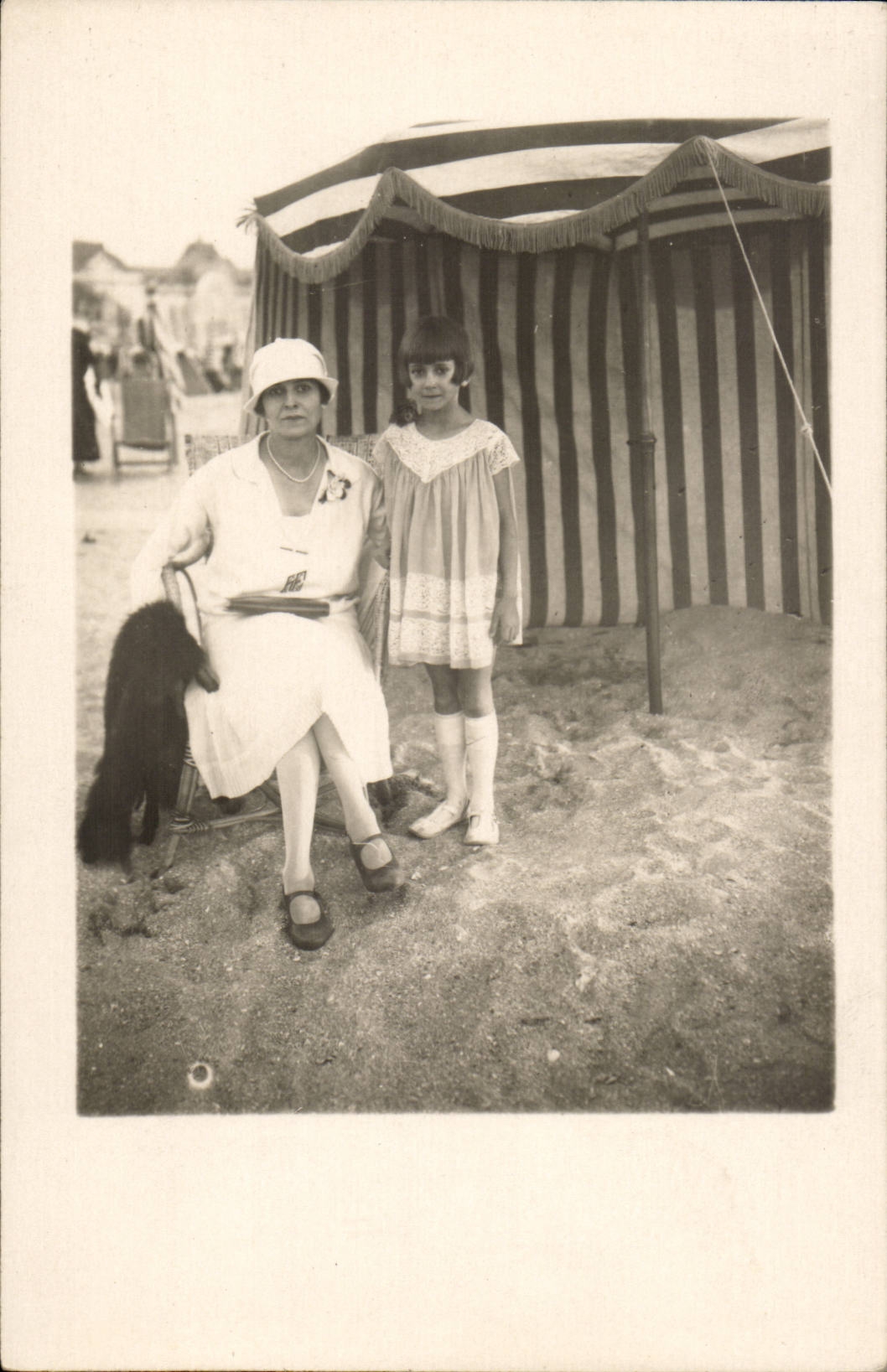 Carte Photo CPA Enfant bebe annes folles Plage