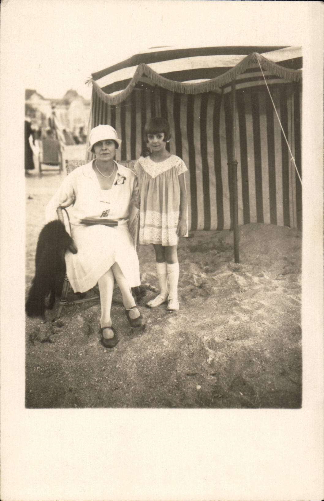 Carte Photo CPA Enfant bebe annes folles plage