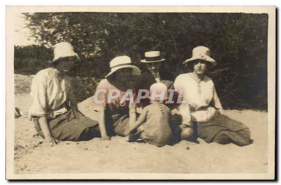 Carte Photo CPA plage Enfant Famille