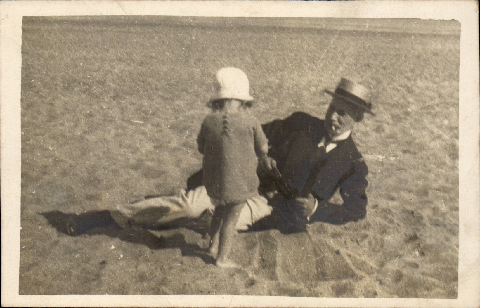 Carte Photo CPA plage Enfant Homme Costume