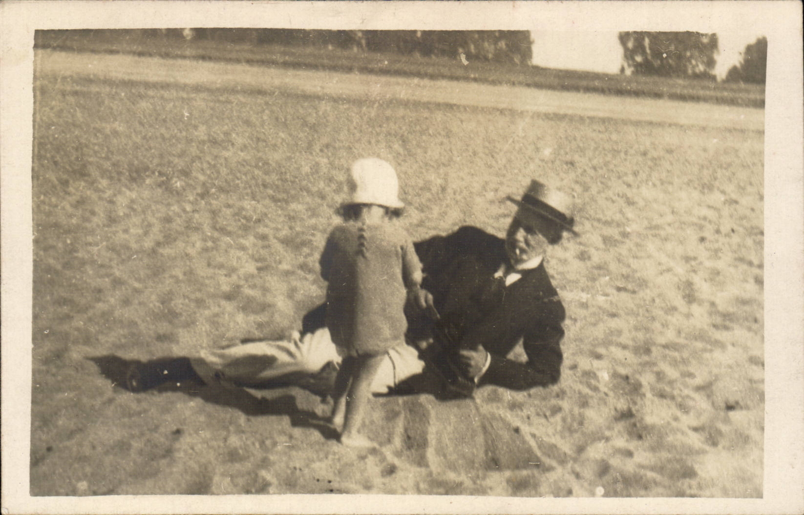 Carte Photo CPA plage Enfant Homme Costume
