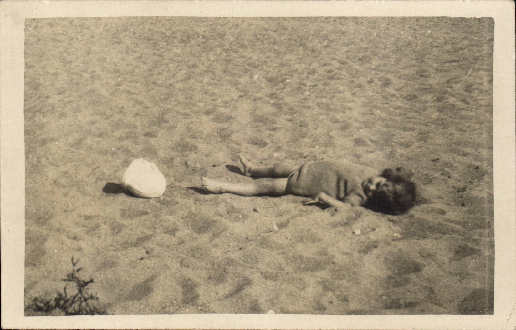 Carte Photo CPA plage Enfant 