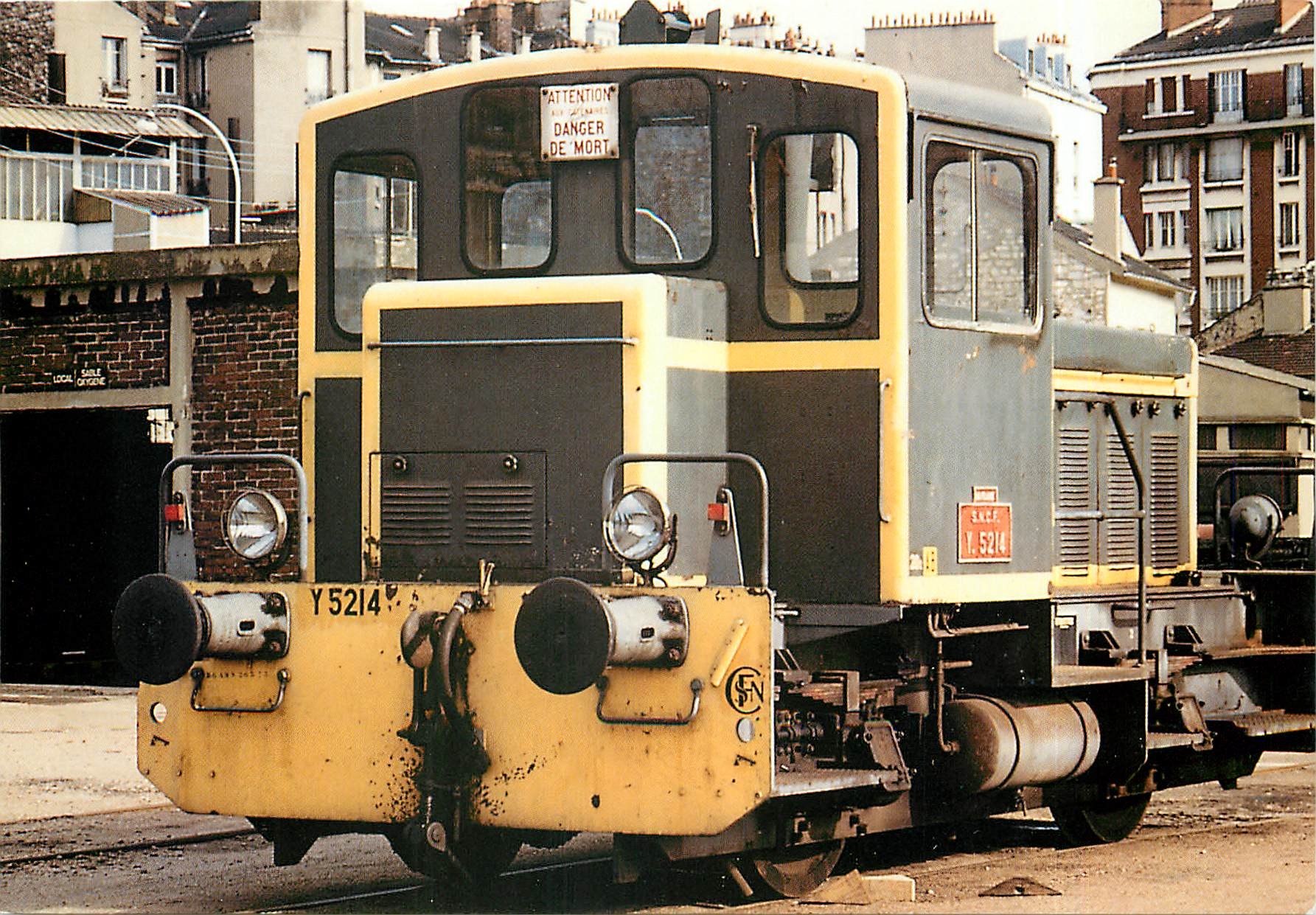 CPM Saint Denis Locotracteur Y 5214 au depot de la Plaine 