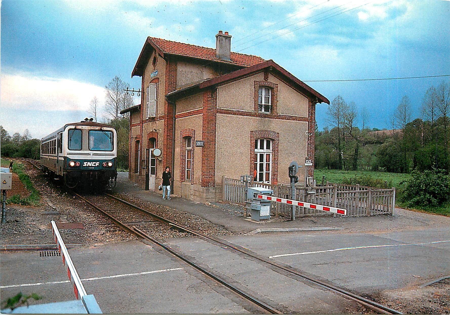 CPM Le Penity comme de Dualt Guingamp Carhaix Autorail X 2126 en gare