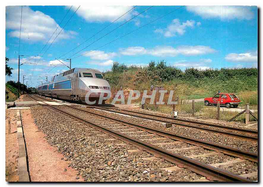 CPM La Chapelle Anthenaise Ligne de Paris a Brest TGC assurant le train 8622 au PN 151