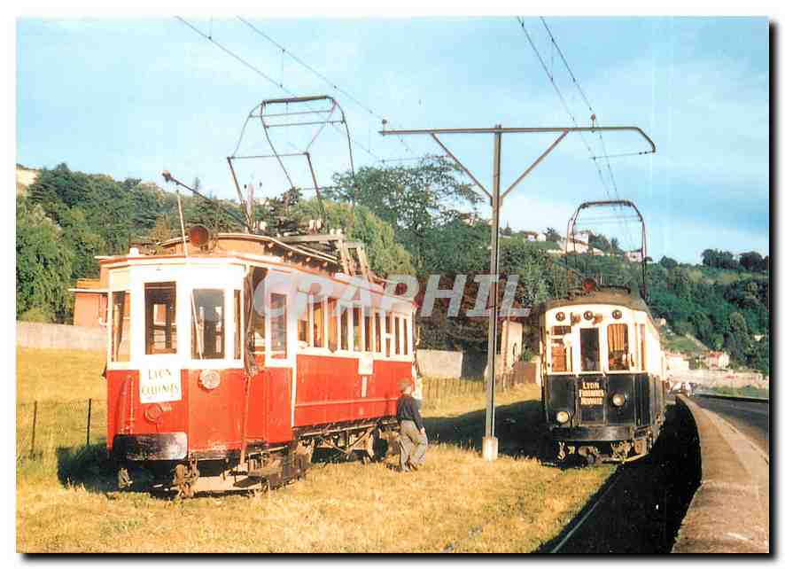 CPM Train bleu arrivant au depot de Fontaines