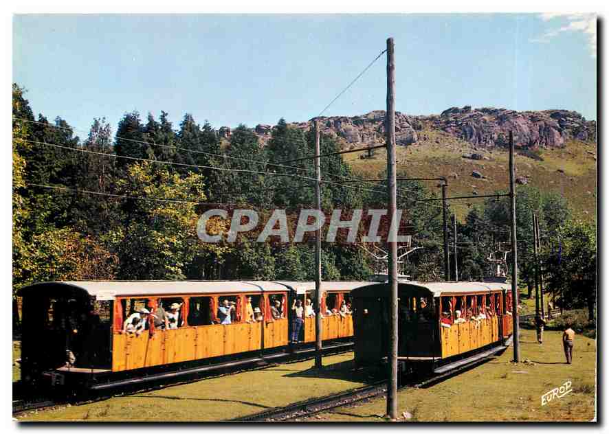CPM La Rhune Le croisement des trains a la descente au plateau des 3 fontaines