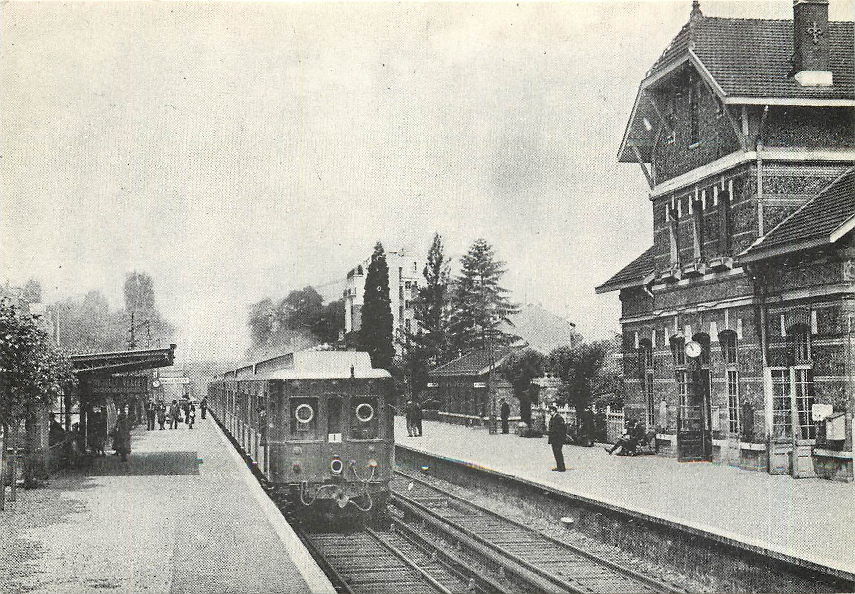 CPM Cercle Ouest Parisien d'Etudes Ferroviaires Gare de Charleville Velizy