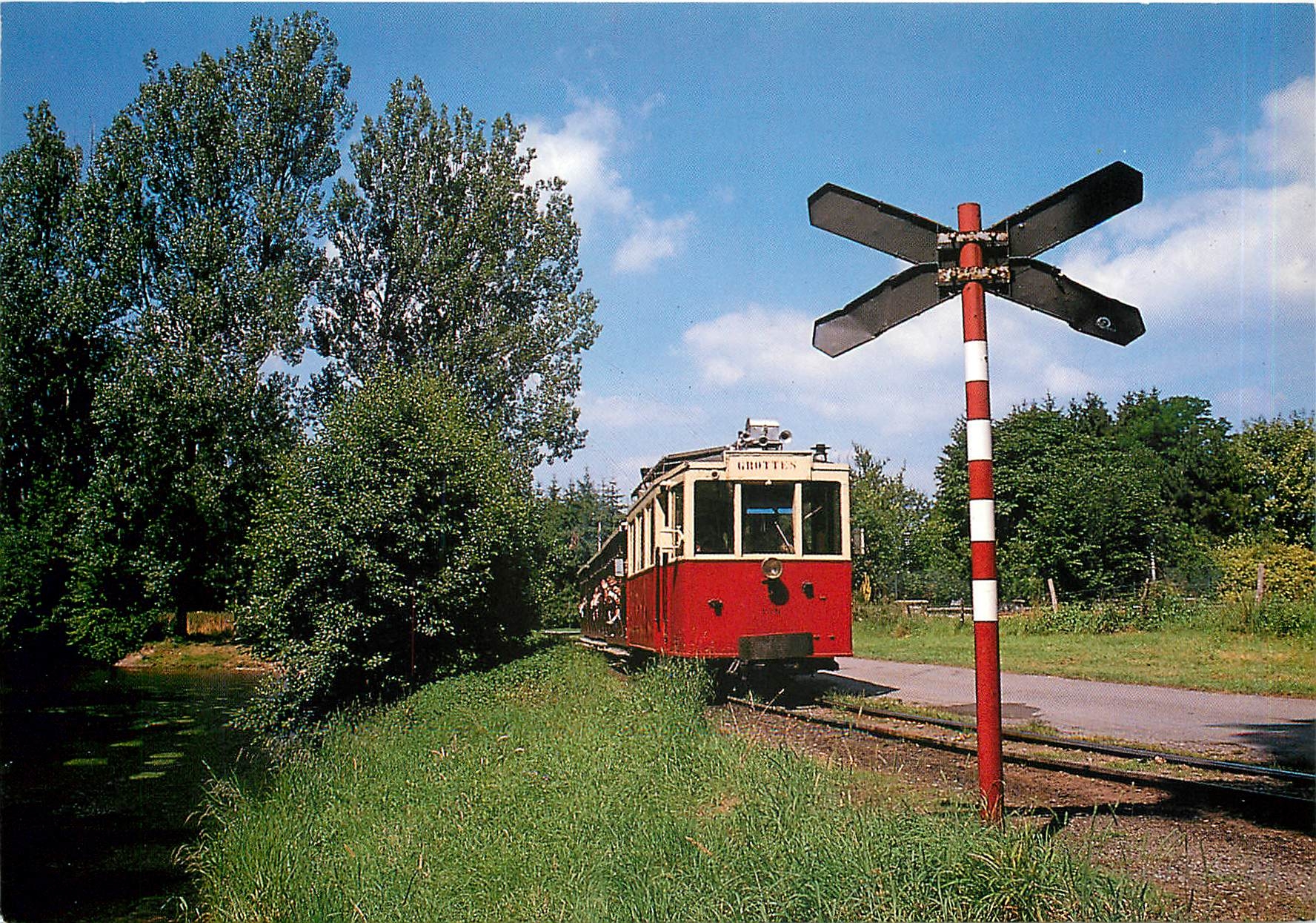 CPM Ligne Han sur Lesse Grottes de Han baladeuses le long de la Lesse