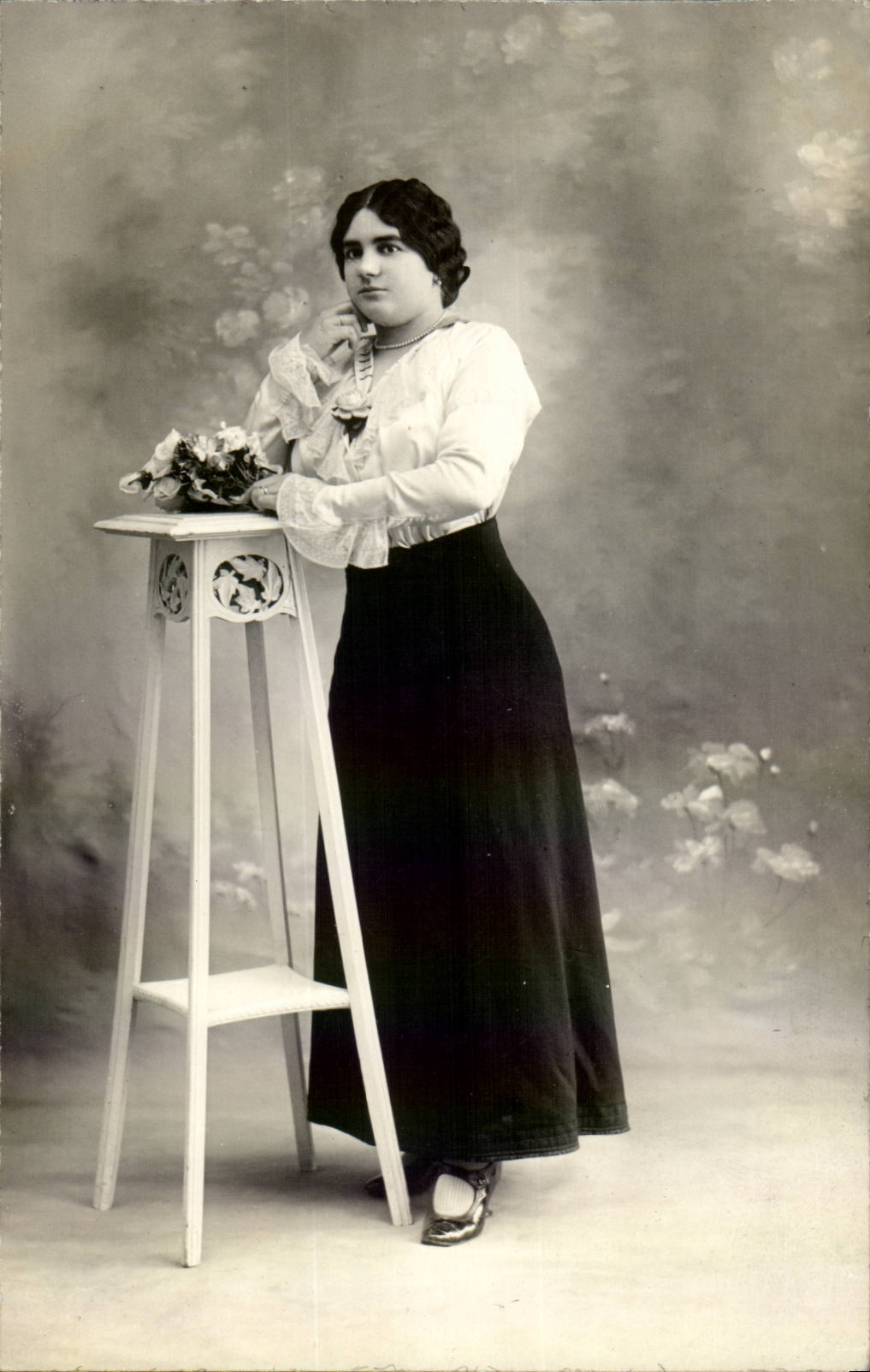 CPA Carte photo Femme Louis Chantelot Paris