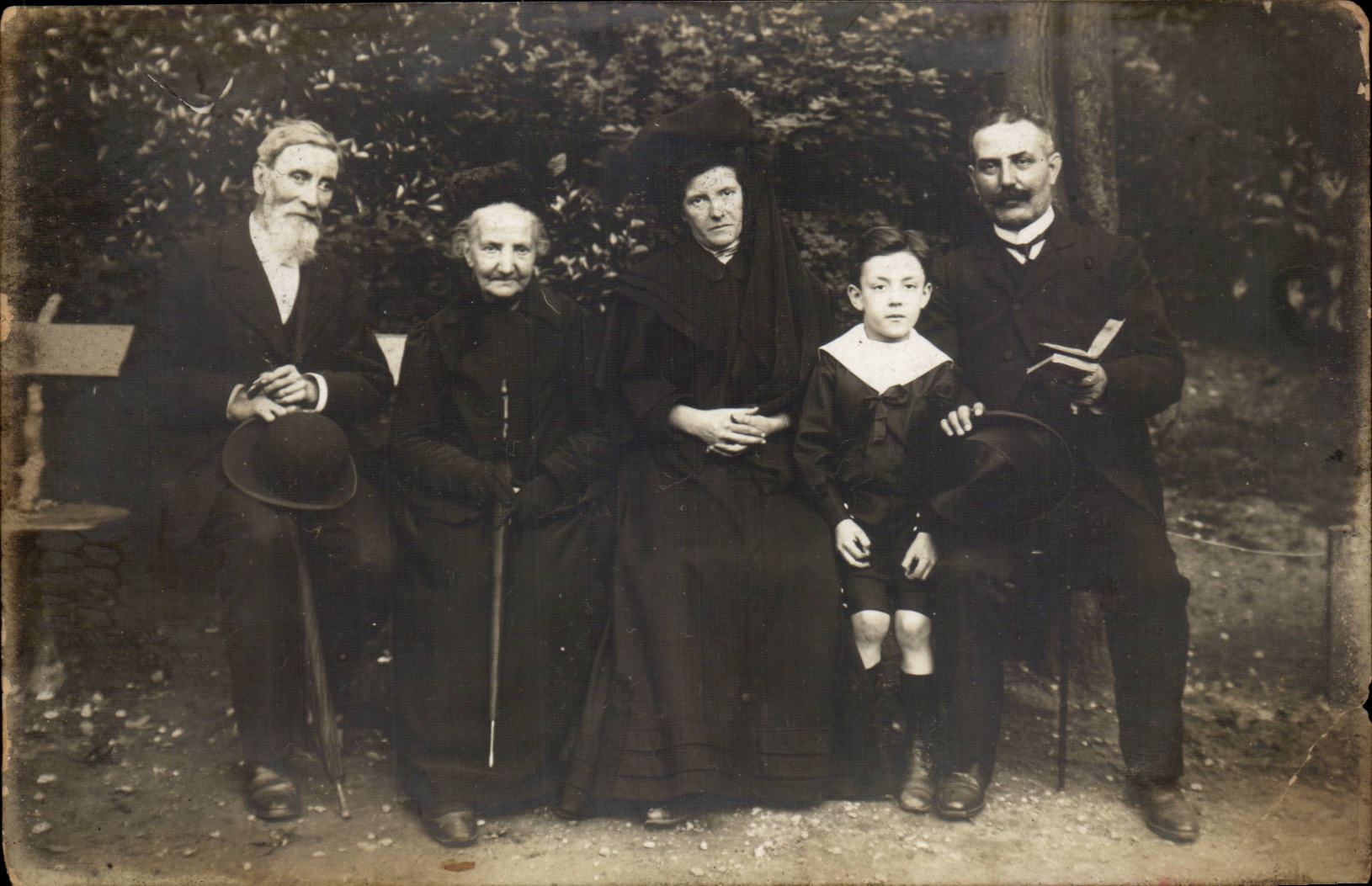 CPA Carte photo Famille DEuil