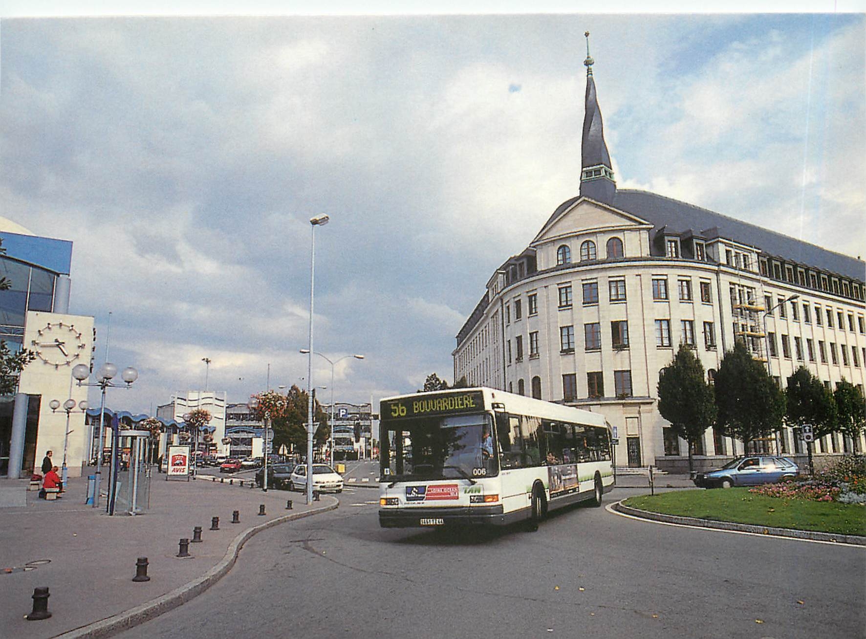 CPM Gare SNCF Sud Maison des Compagnons du Devoir Bus GX 317 