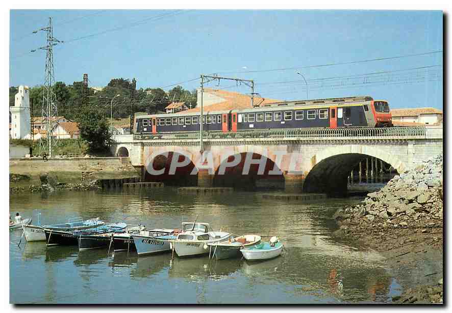 CPM Automotrice SNCF Metrobasque entre Hendaye et Bayonne 