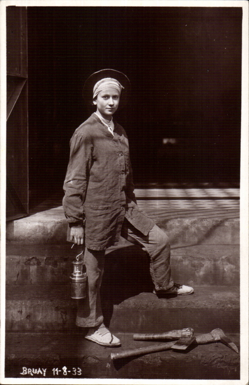 CPA Carte photo BRuAy 11 8 33 Mineur (femme)